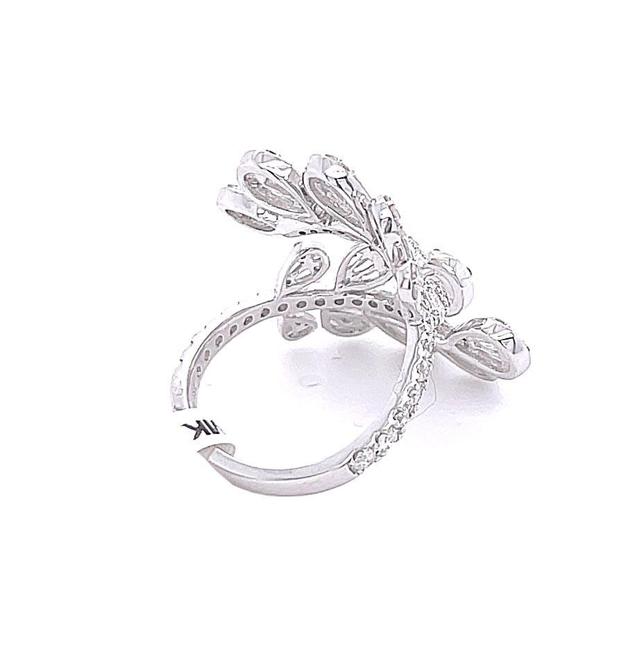 Taglio baguette Anello Bypass con diamante da 1,72 carati in oro bianco 18 carati