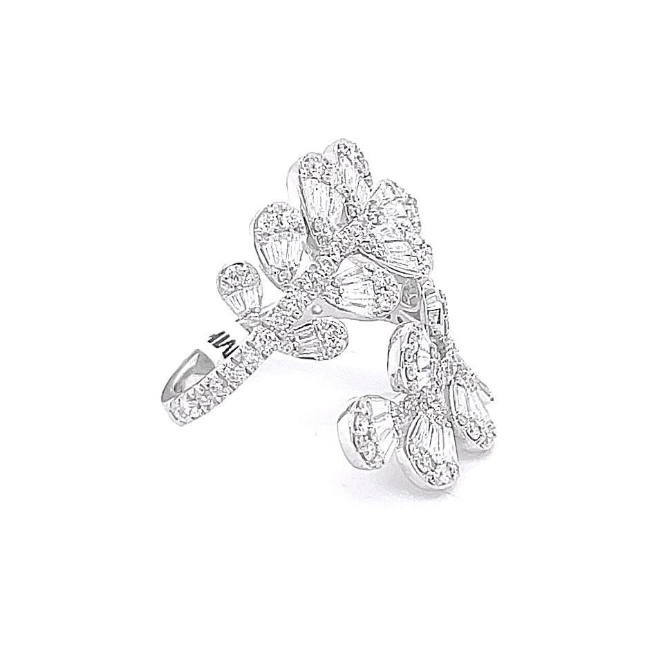 Anello Bypass con diamante da 1,72 carati in oro bianco 18 carati In condizioni Nuovo a Beverly Hills, CA