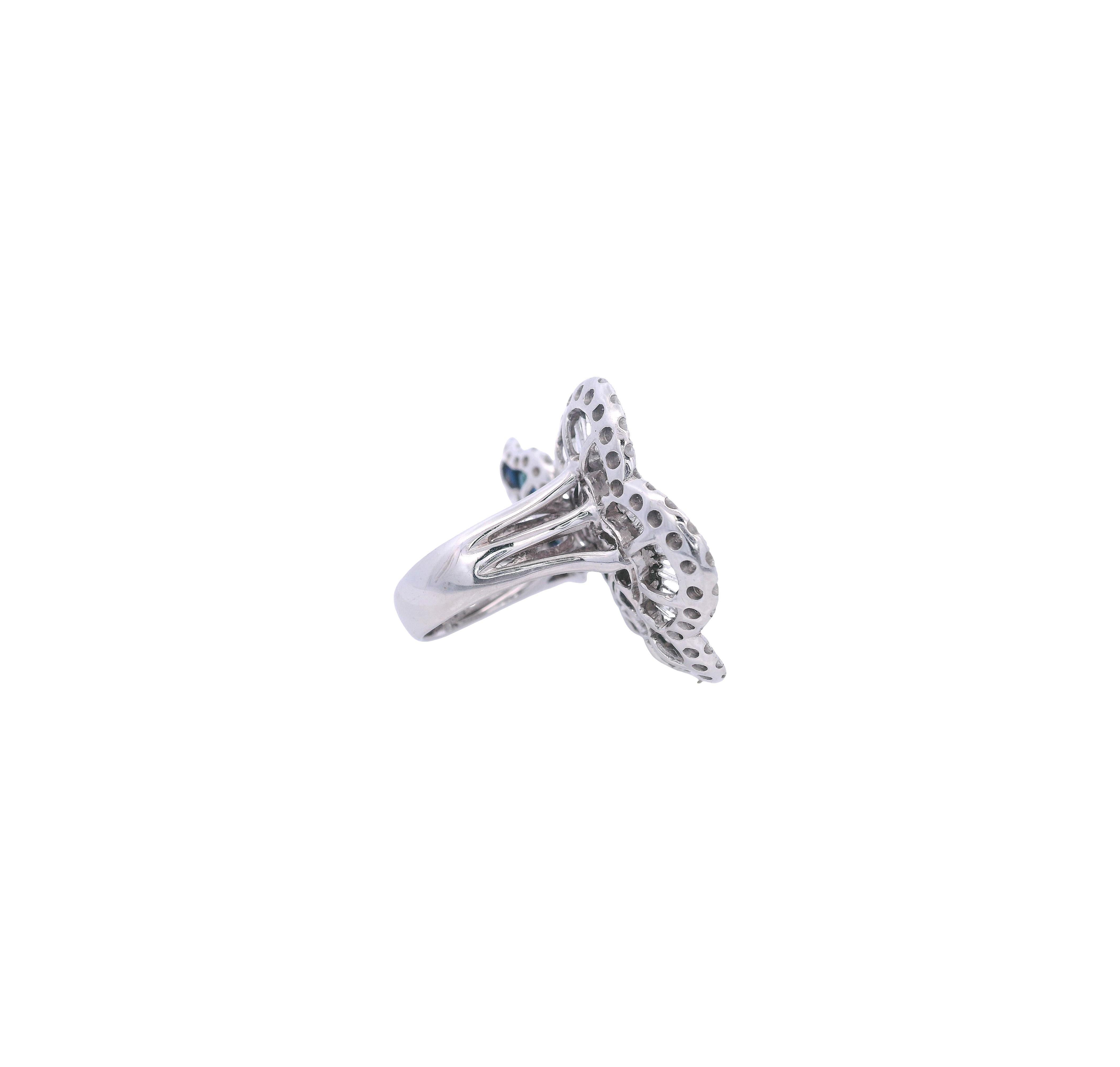Toi et Moi Bague fleur en or blanc 18kt avec 9.1 CTW en diamants et saphirs en vente 2