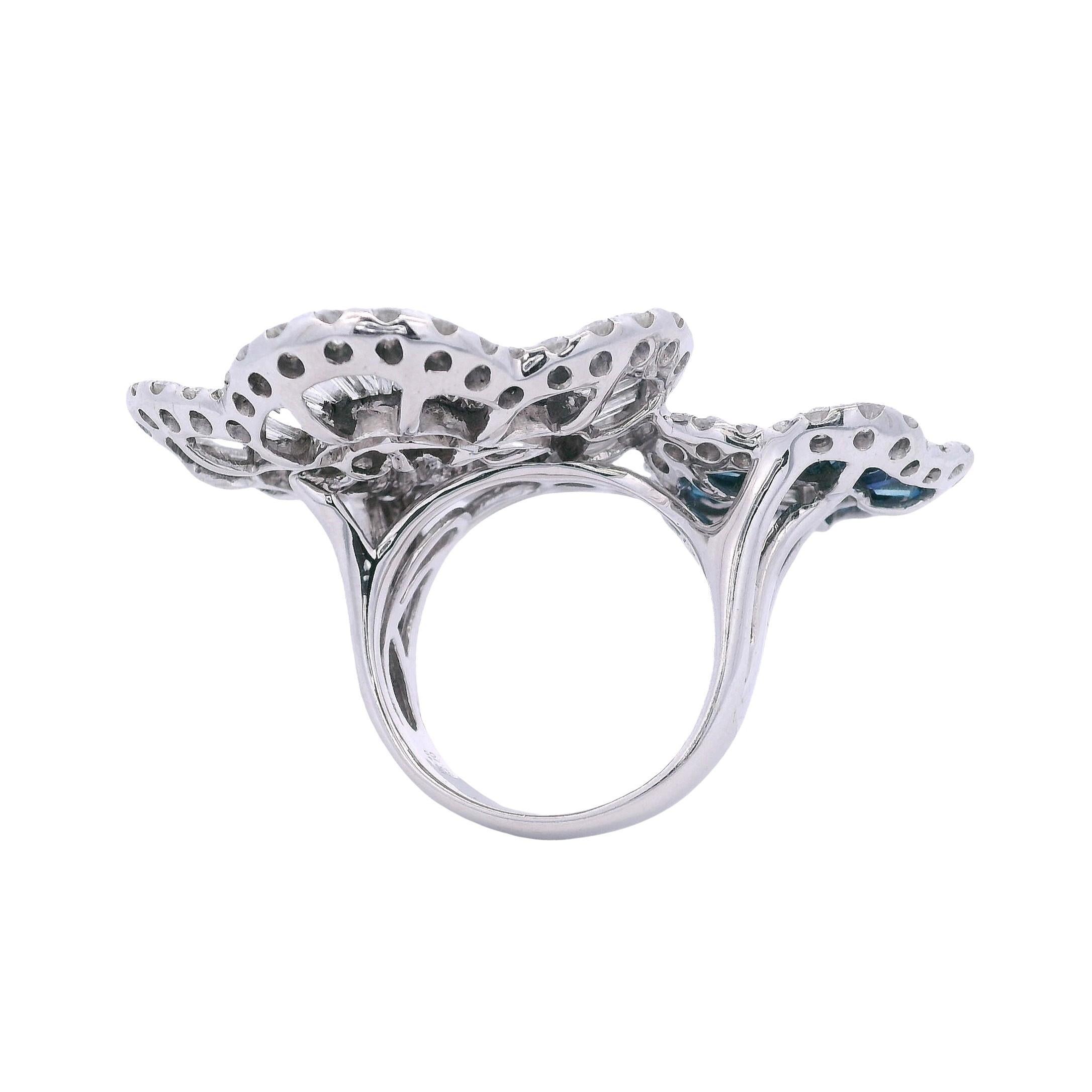 Toi et Moi Bague fleur en or blanc 18kt avec 9.1 CTW en diamants et saphirs en vente 4
