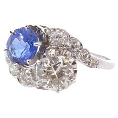 Antique Toi et Moi  1900 ring with diamonds and sapphire in platinum