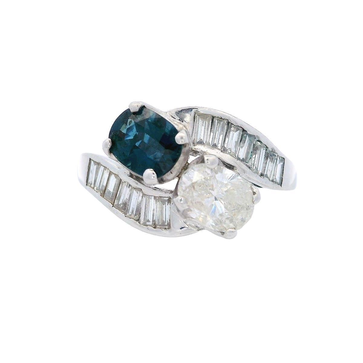 Art Déco Anello Toi et Moi 1940 in platino con 4,10 CTW di diamanti e zaffiro blu in vendita