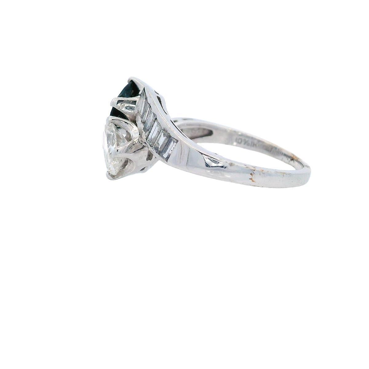 Anello Toi et Moi 1940 in platino con 4,10 CTW di diamanti e zaffiro blu In condizioni ottime in vendita a Aventura, FL