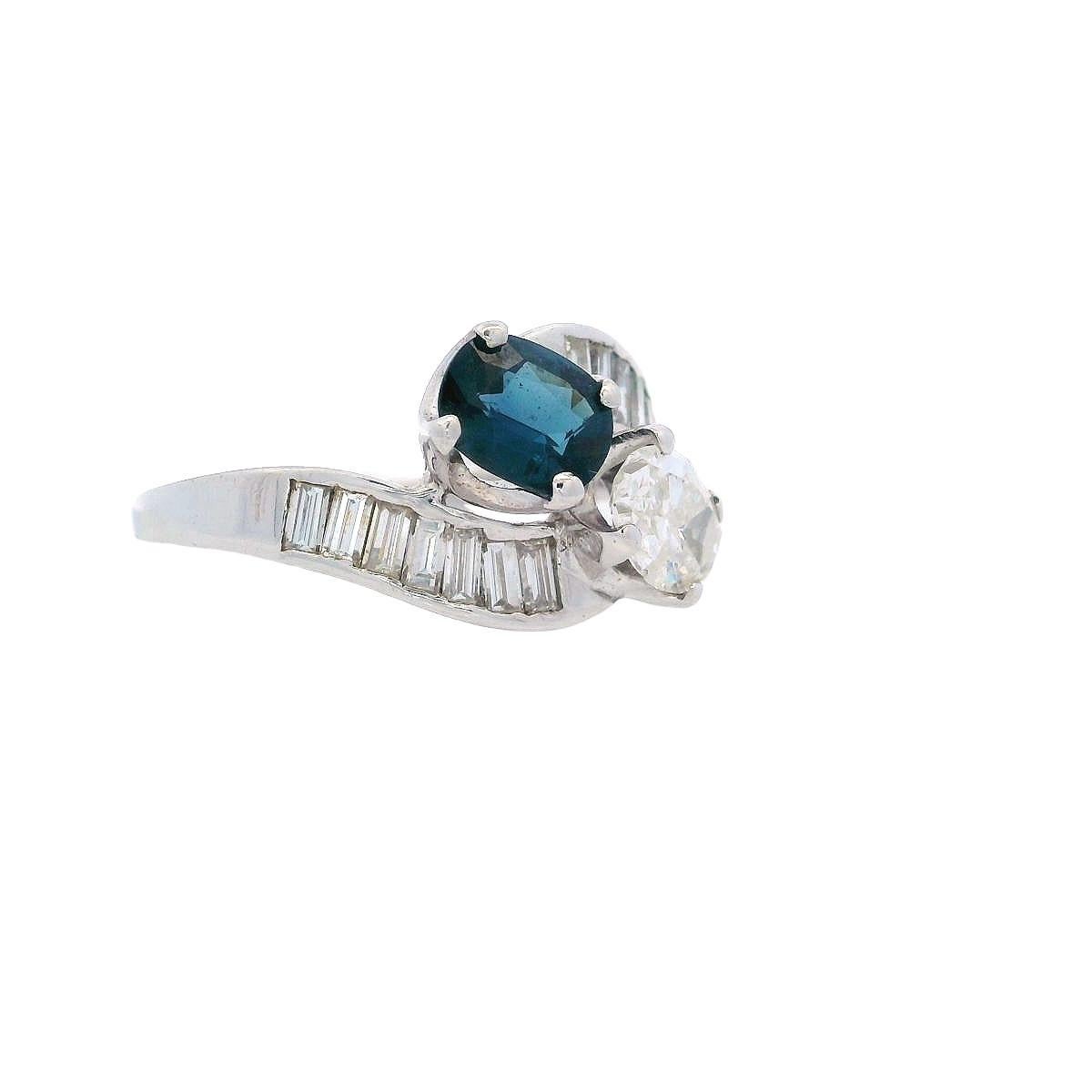 Anello Toi et Moi 1940 in platino con 4,10 CTW di diamanti e zaffiro blu in vendita 1