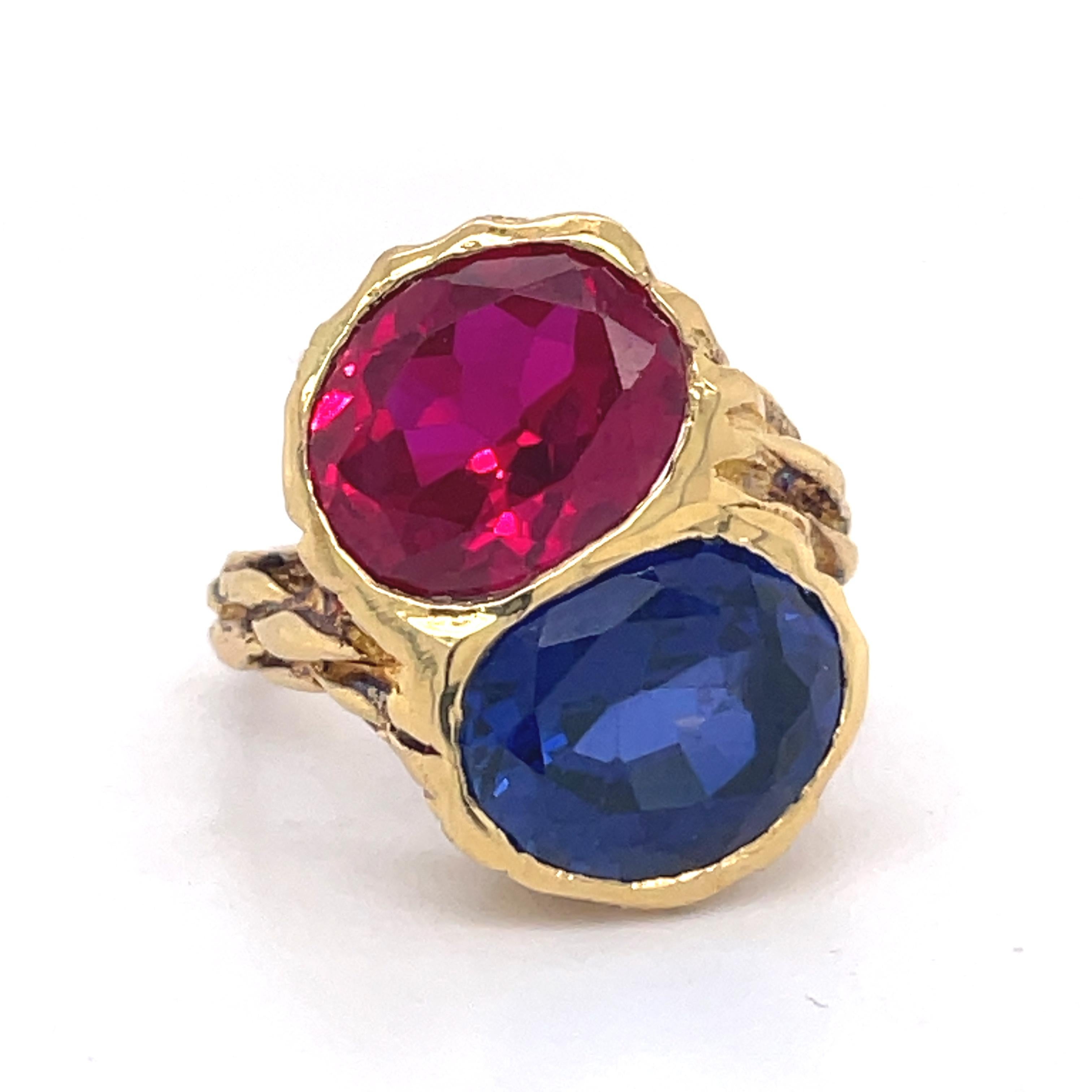 Toi Et Moi Cocktail Engagement Ring - Synthetic Ruby & Sapphire, 18K Yellow gold For Sale 2
