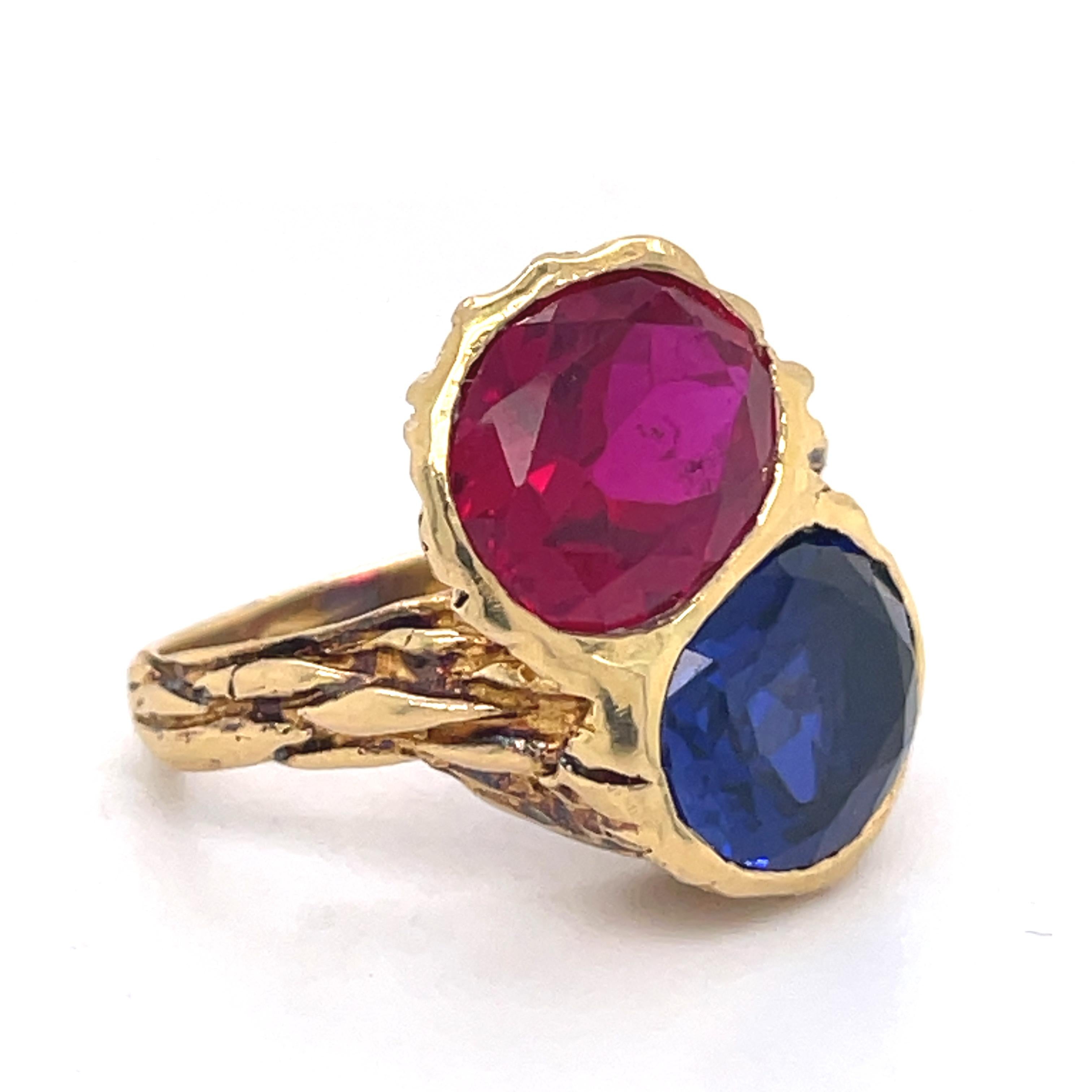 Toi Et Moi Cocktail Engagement Ring - Synthetic Ruby & Sapphire, 18K Yellow gold For Sale 3