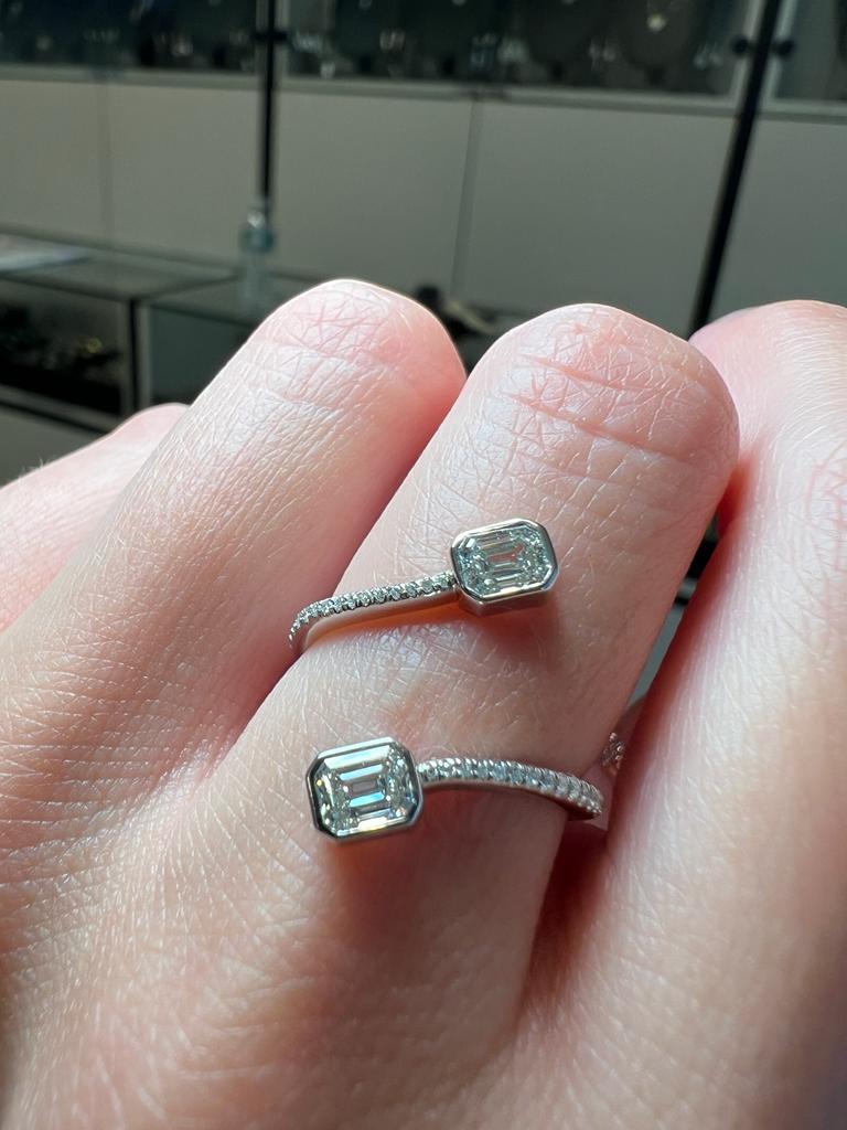 Bague Toi et Moi en diamants avec diamants taille émeraude Neuf - En vente à New York, NY