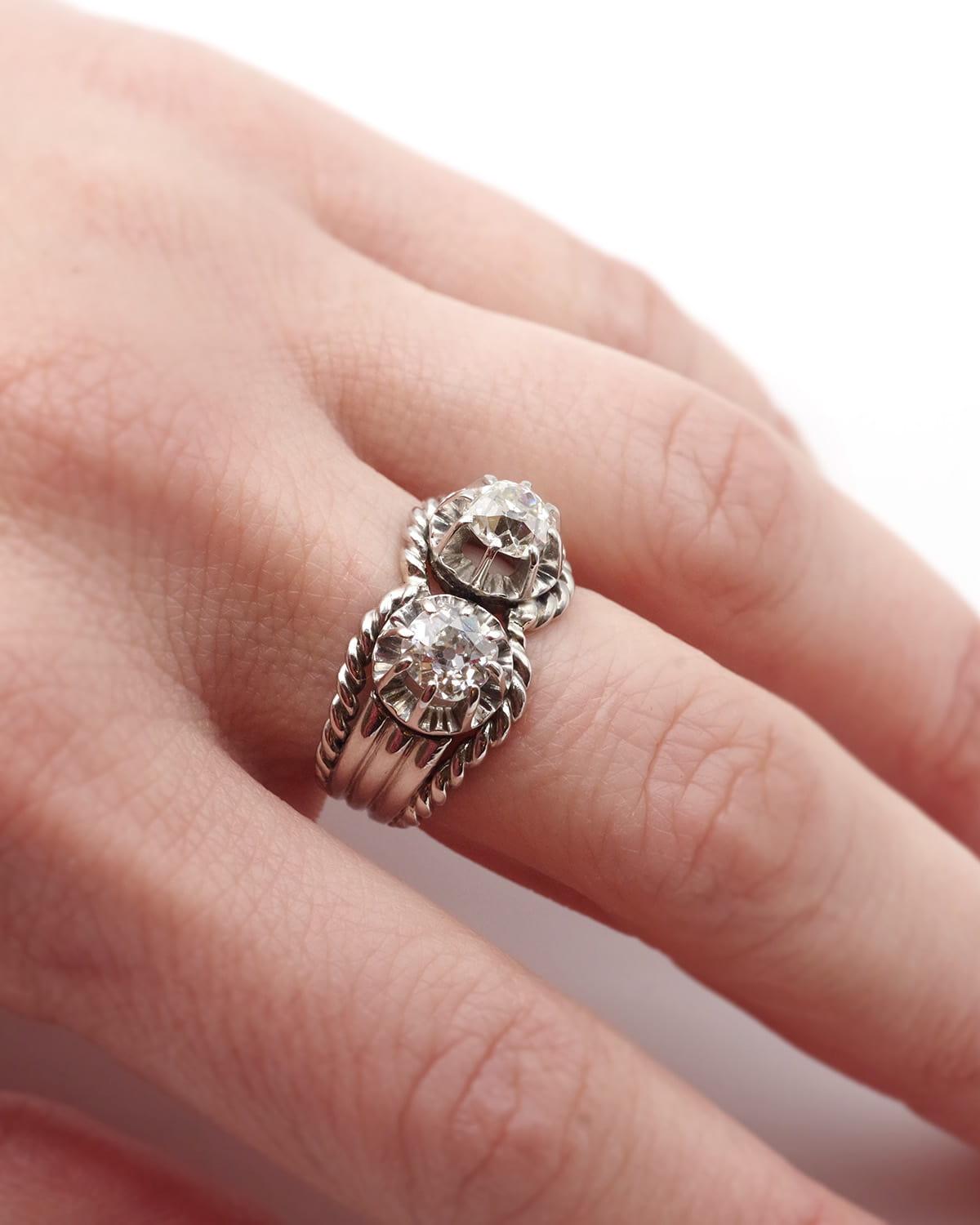 Toi et Moi, anello francese in platino e diamanti degli anni '50, anello a corde retrò In condizioni buone in vendita a PARIS, FR