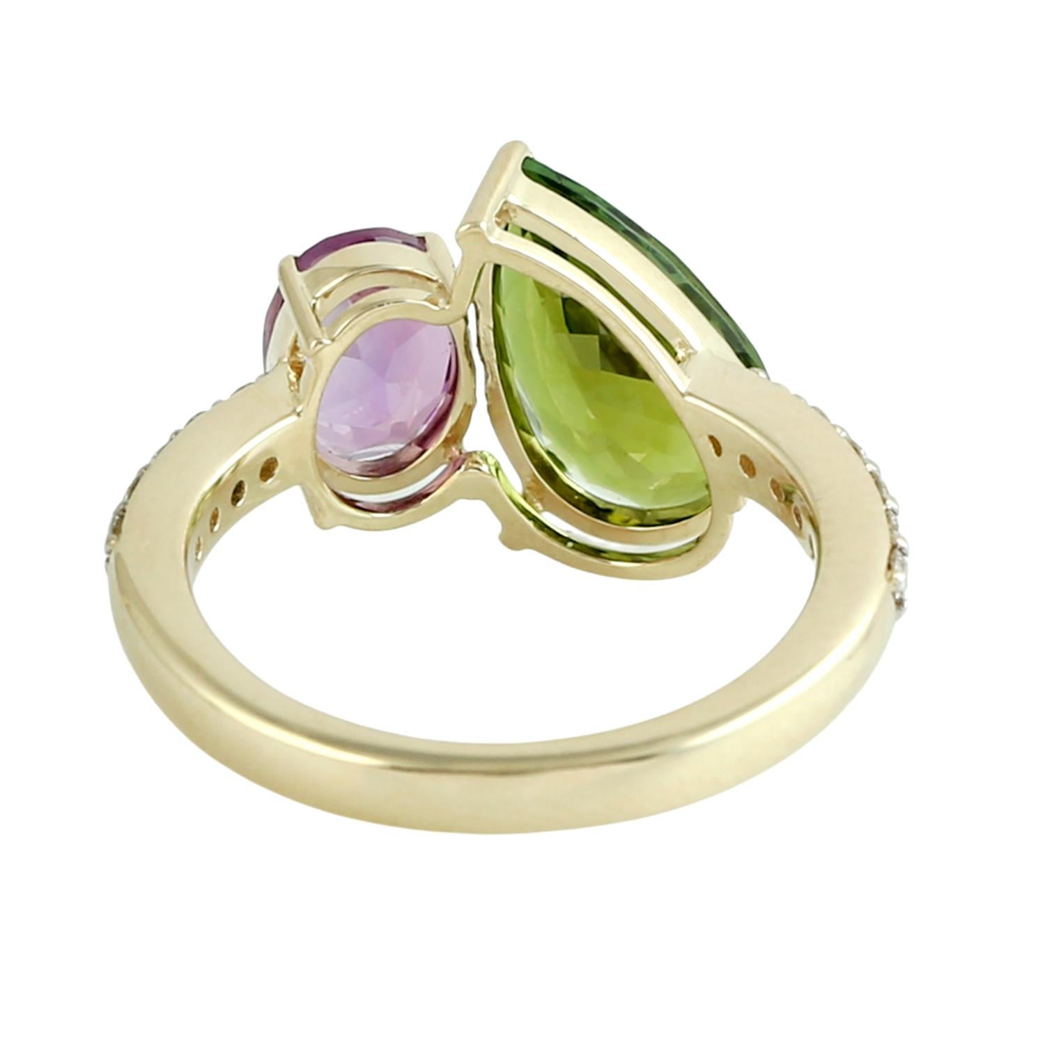 Art Déco Toi Et Moi Anello a fascia con tormalina verde e ametista, con diamanti in pavé in vendita