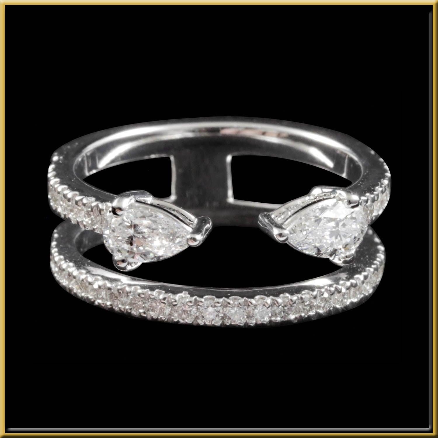 For Sale:  Toi et Moi Pear Cut Diamond Fashion Ring in 18 Karat Gold 3