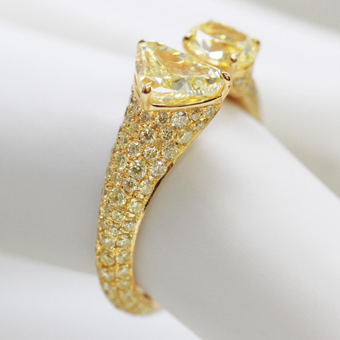 Toi et Moi Ring Fancy Intense Yellow Diamond Trilliant & Oval Cut Scarselli GIA  For Sale 2