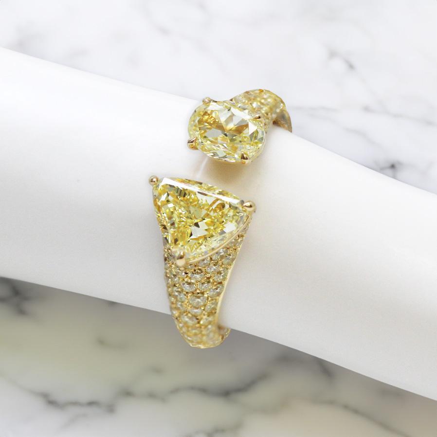 Toi et Moi Ring Fancy Intense Yellow Diamond Trilliant & Oval Cut Scarselli GIA  For Sale 3
