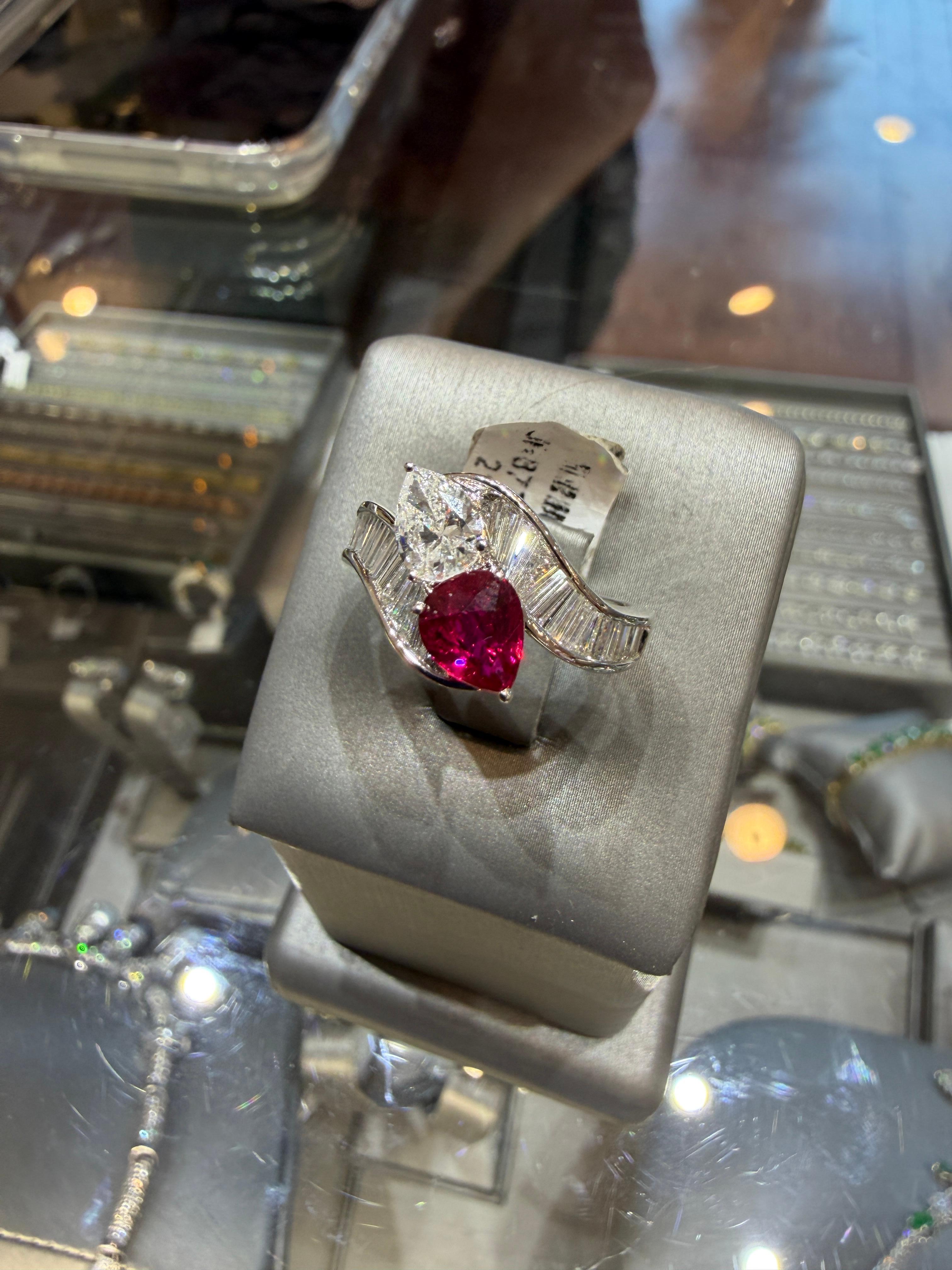 Anello Toi et Moi Rubino naturale senza calore del Mozambico 1,02ct e 1,31ct Diamante in oro 18K in vendita 4