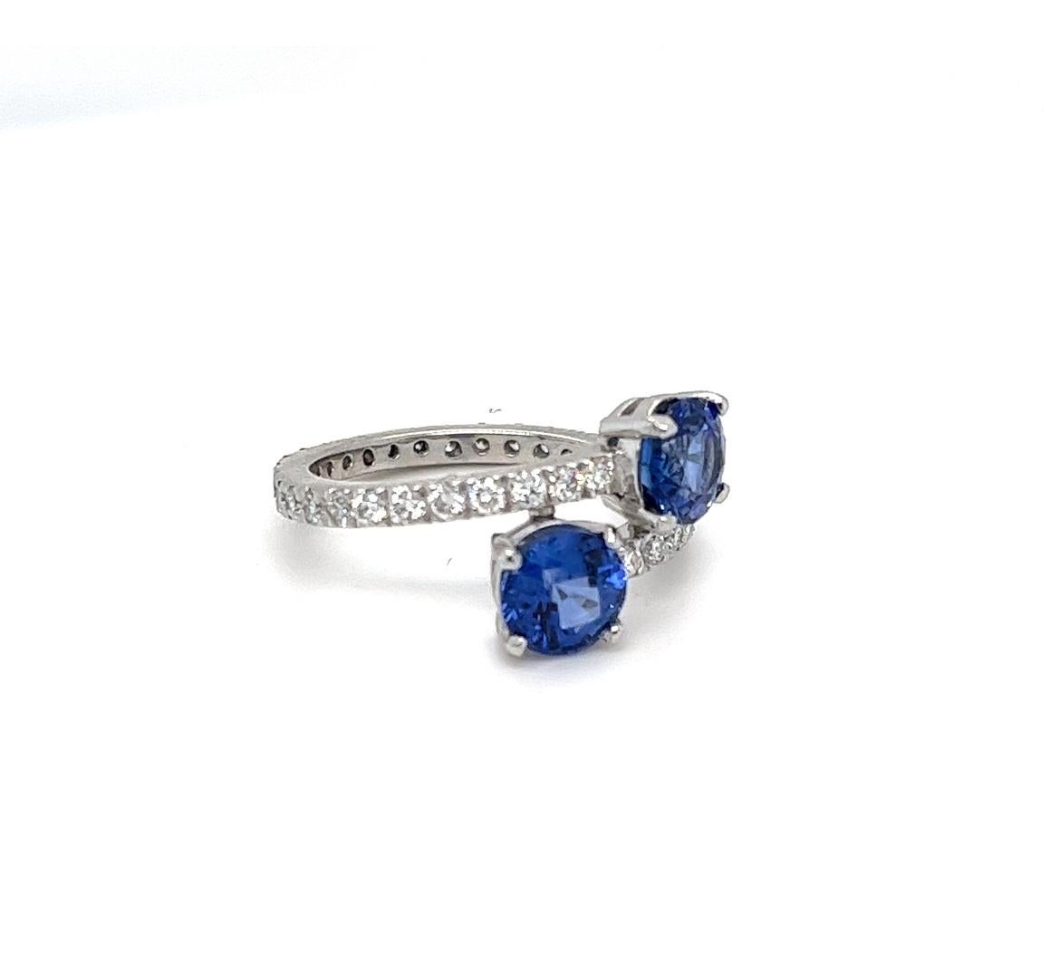Toi et Moi  Ring with 2 Carat Sapphires and 0.70 Carat Diamonds - Platinum. 5