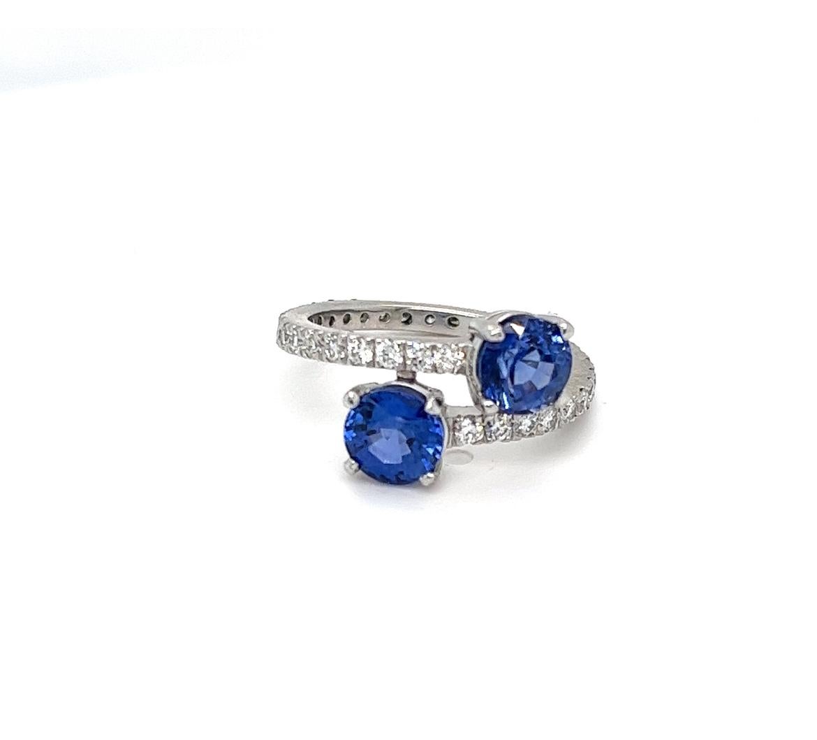 Toi et Moi  Ring with 2 Carat Sapphires and 0.70 Carat Diamonds - Platinum. 6