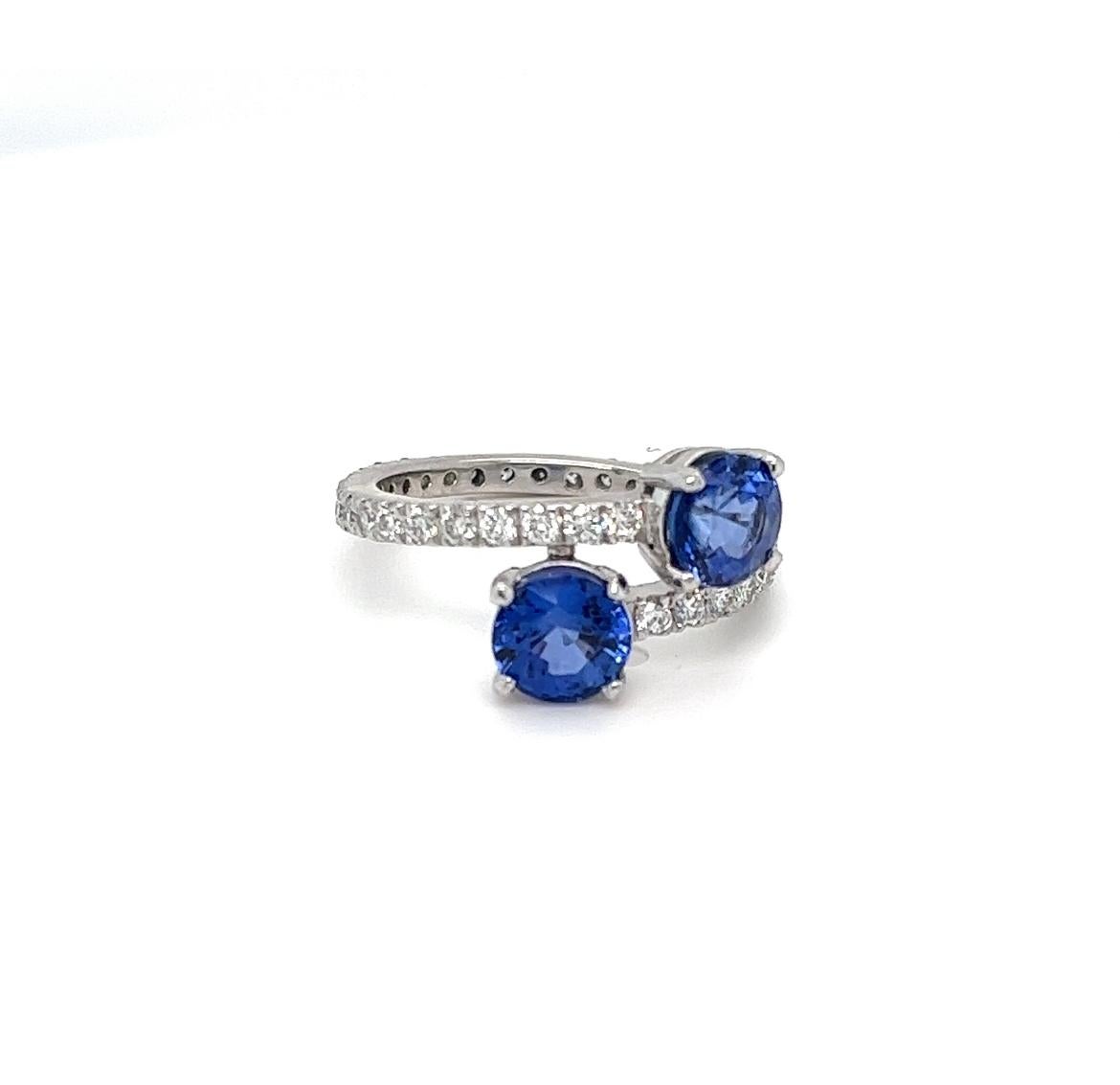 Toi et Moi  Ring with 2 Carat Sapphires and 0.70 Carat Diamonds - Platinum. 1
