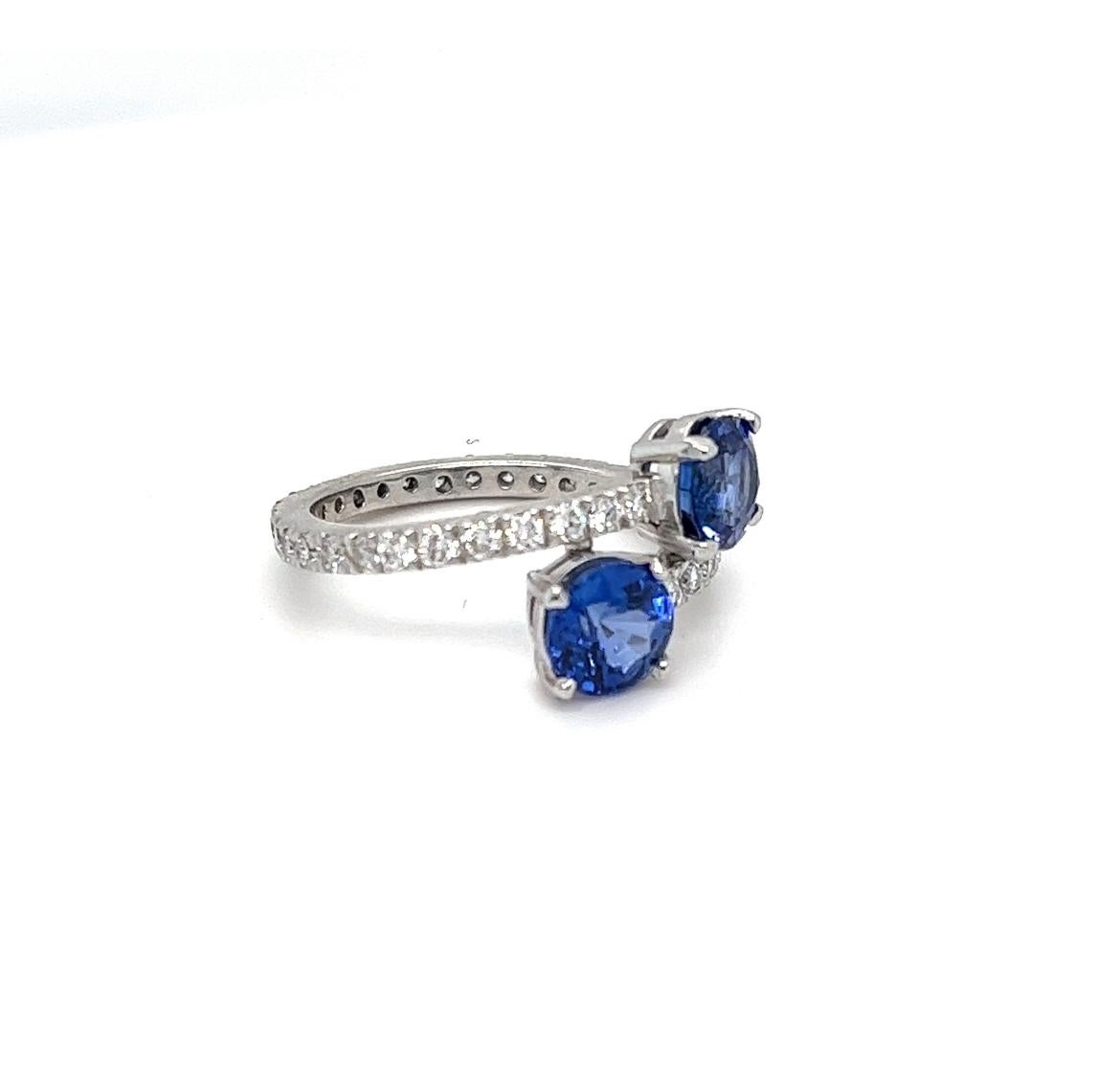 Toi et Moi  Ring with 2 Carat Sapphires and 0.70 Carat Diamonds - Platinum. 2