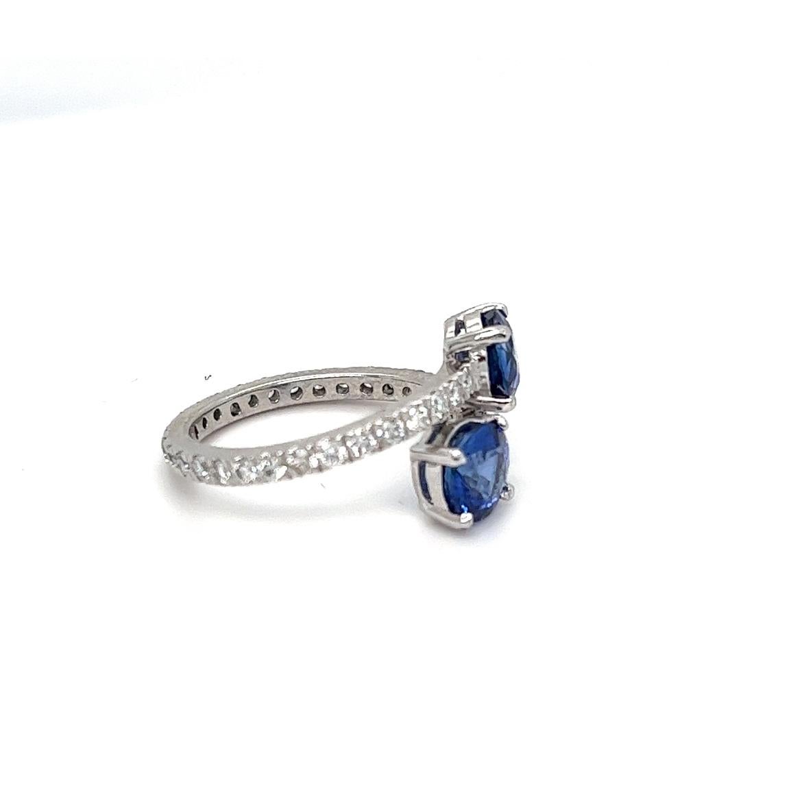 Toi et Moi  Ring with 2 Carat Sapphires and 0.70 Carat Diamonds - Platinum. 3