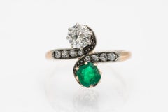 "Toi et Moi" ring with emerald and diamonds, early 20th century.