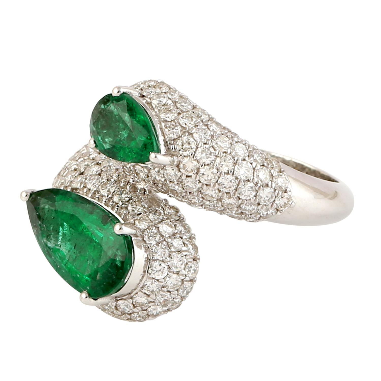Mixed Cut Toi Et Moi Ring With Pear Shaped Emerald Accented With Diamonds For Sale