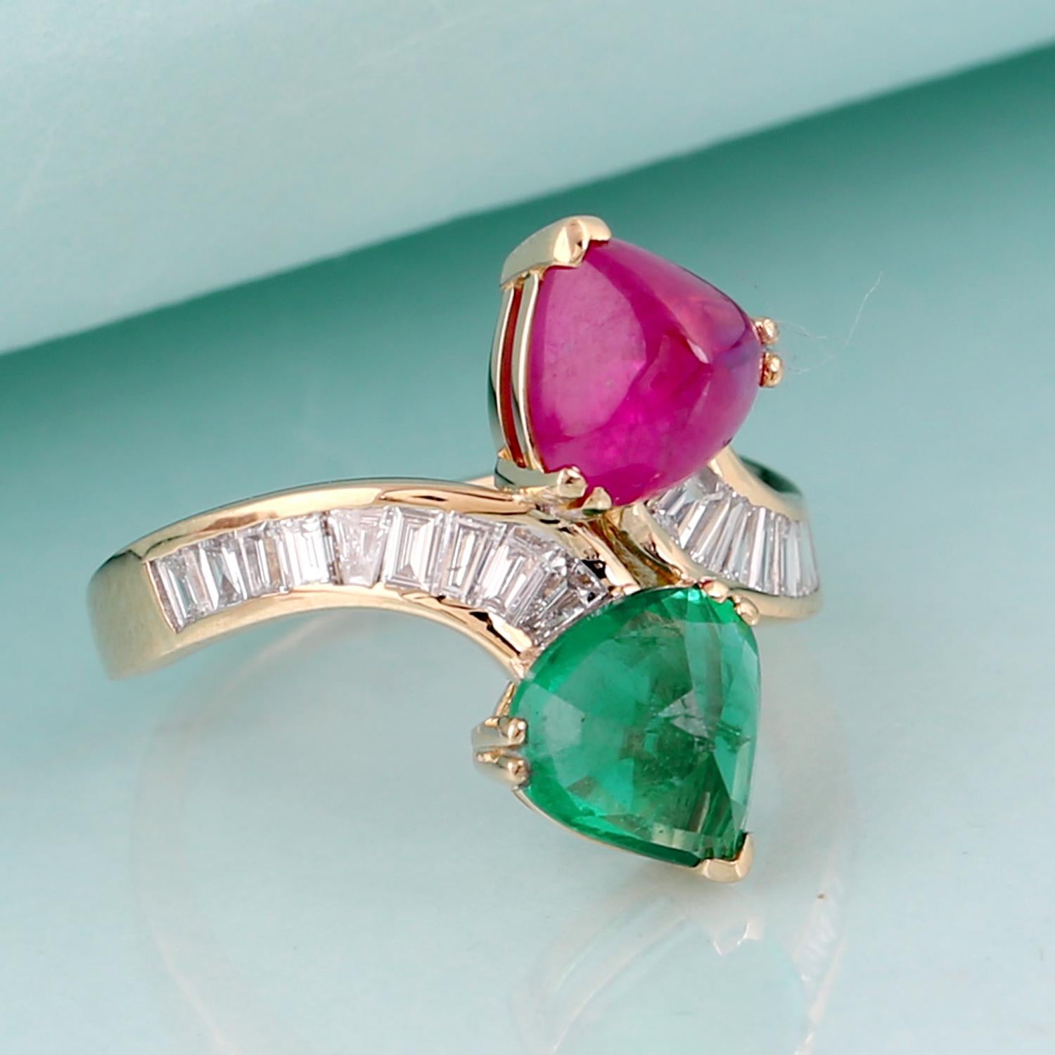 Art Deco Toi Et Moi Ruby & Emerald Hearts Ring With Diamonds Made In 18k Yellow Gold For Sale