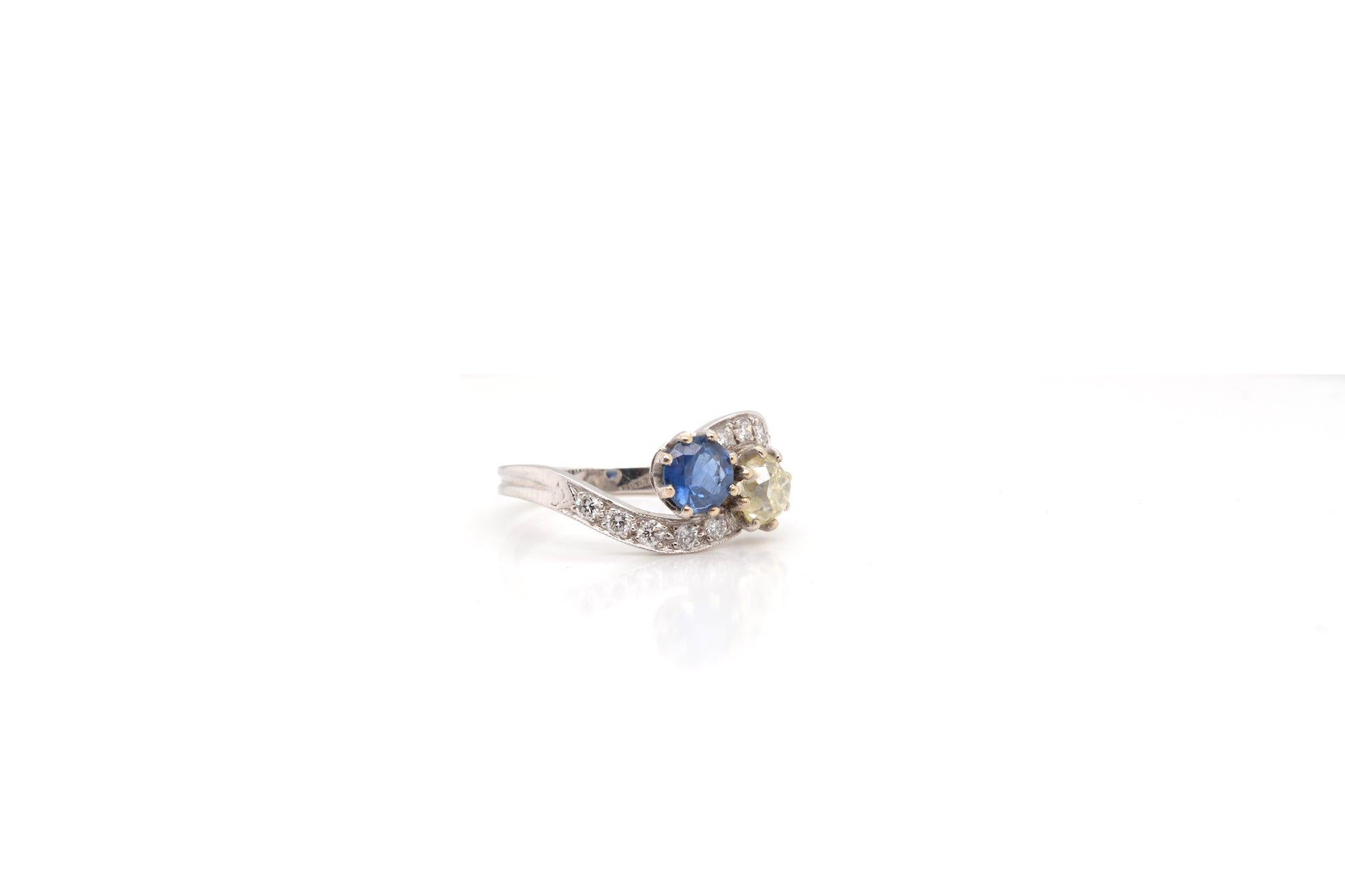 Round Cut Toi et moi sapphire and diamond ring For Sale