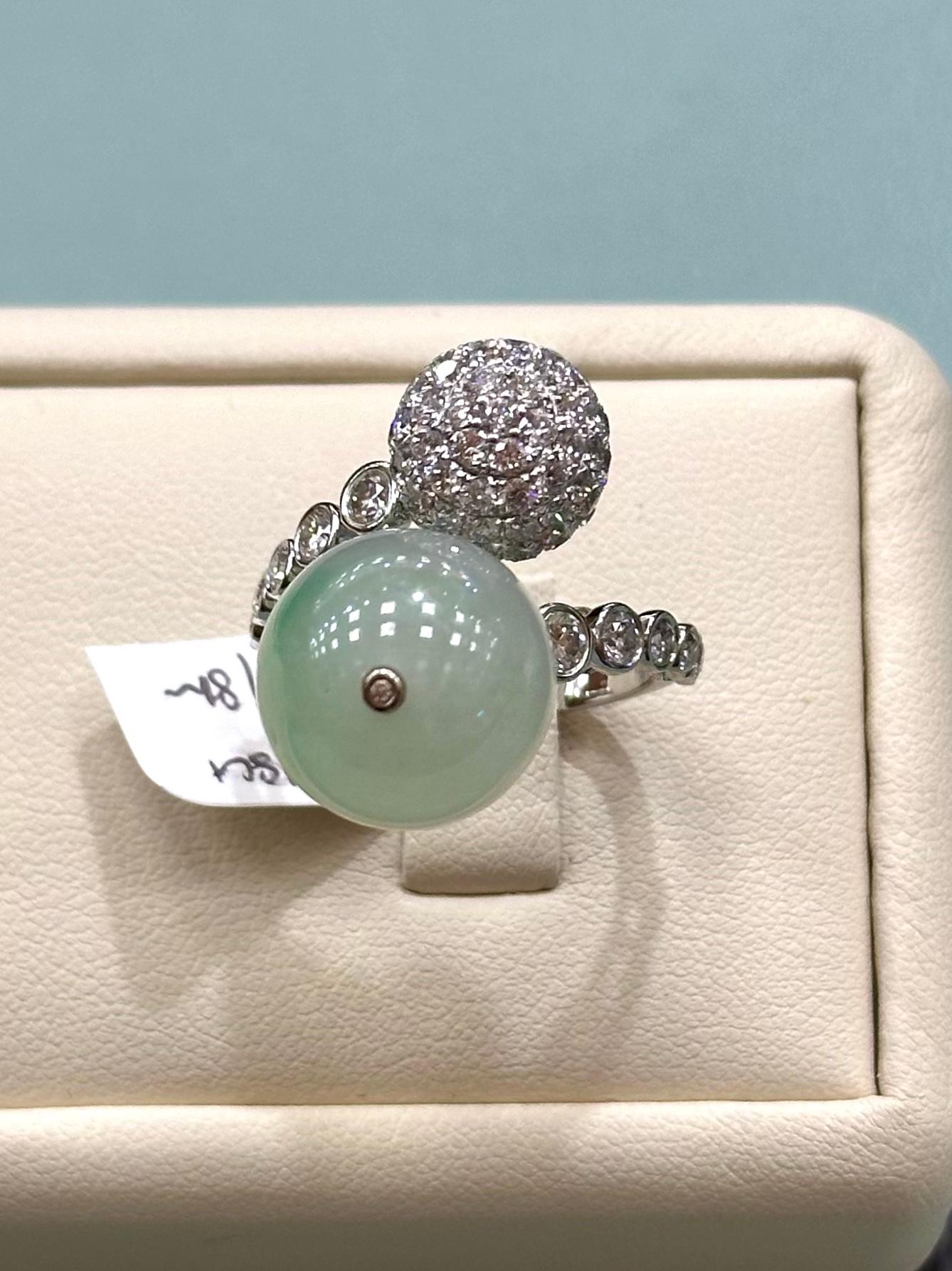 Toi et Moi Spherical Jade and Diamond Ring in 18k White Gold In New Condition For Sale In New York, NY