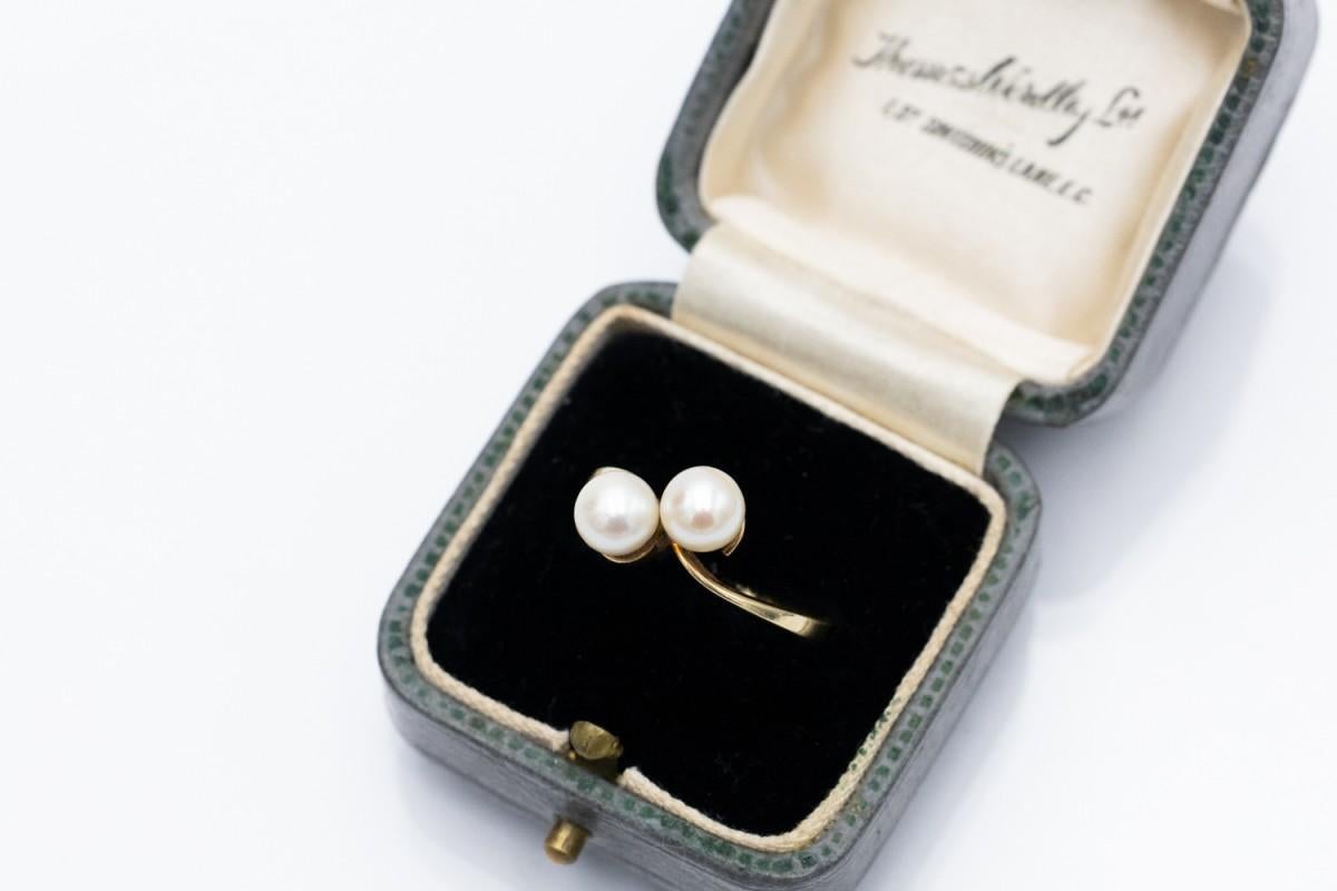 Toi et moi vintage gold ring with pearls. In Good Condition For Sale In Chorzów, PL