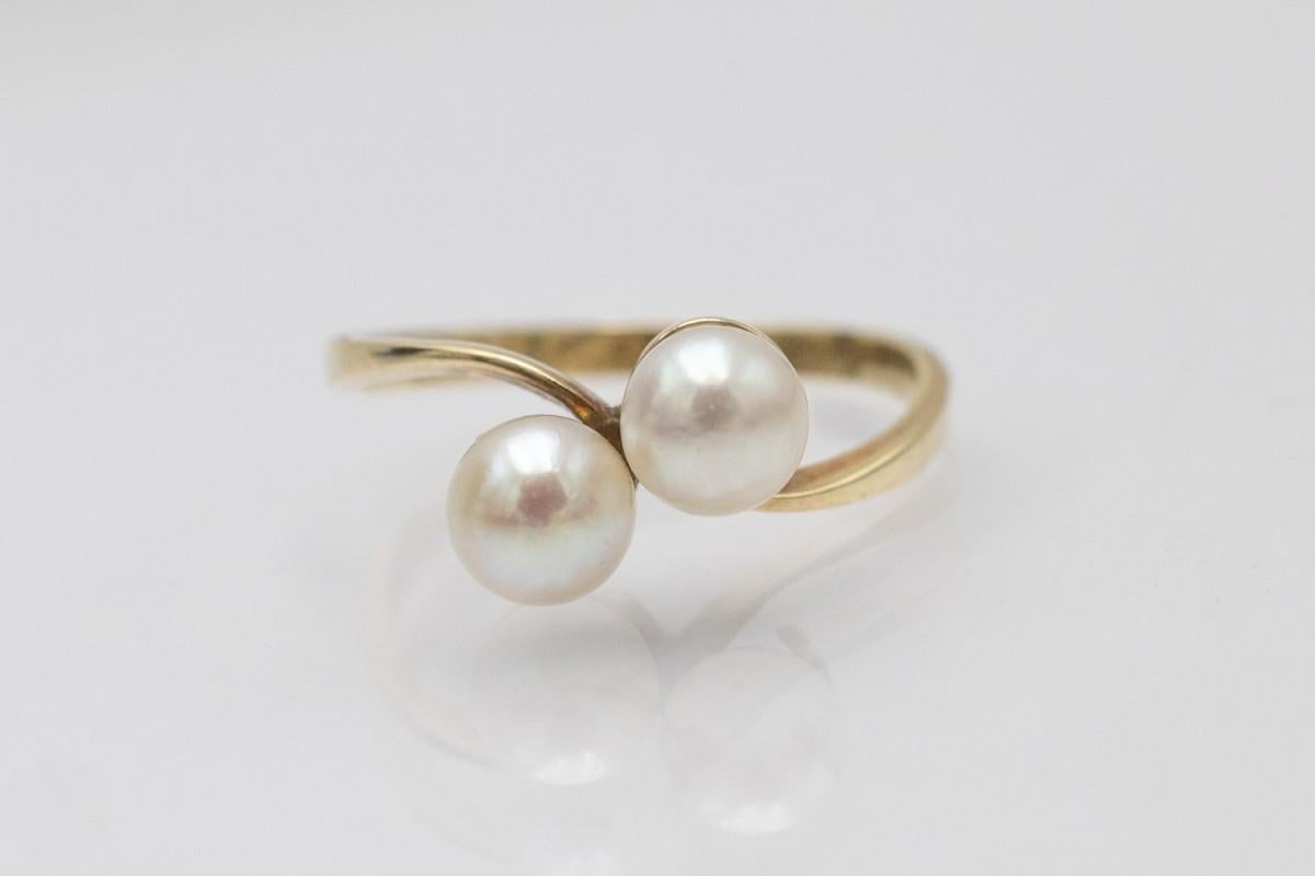 Toi et moi vintage gold ring with pearls.