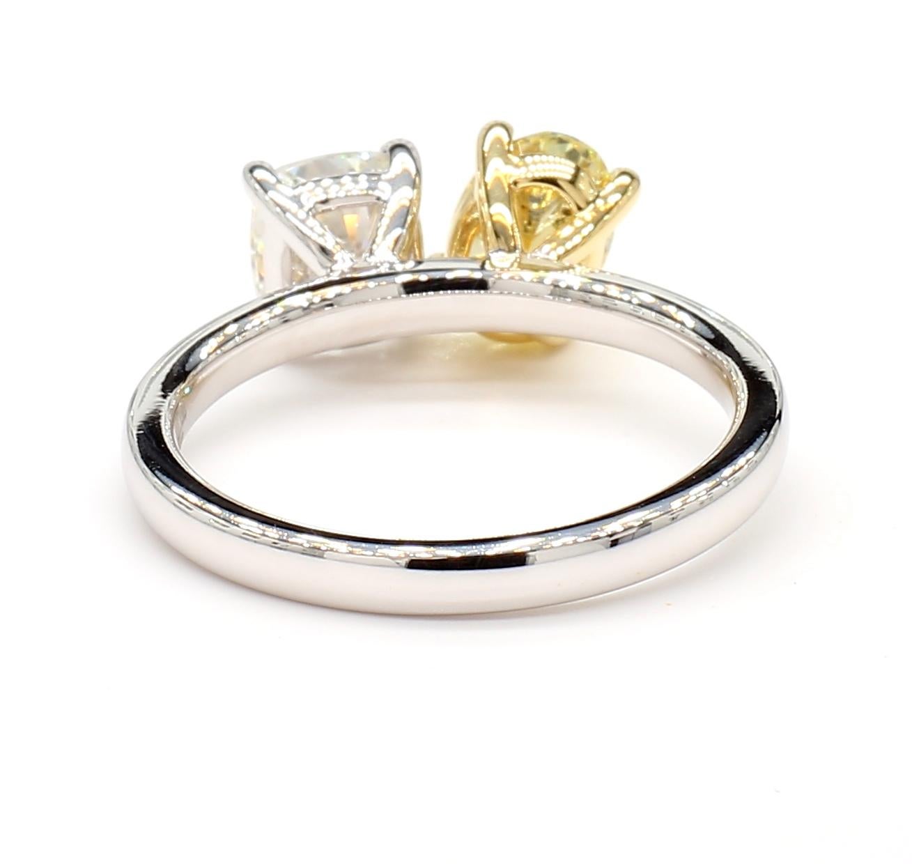 Toi Et Moi White & Yellow Diamond Ring GIA Certified Cushion Oval 18K White Gold In New Condition In New York, NY