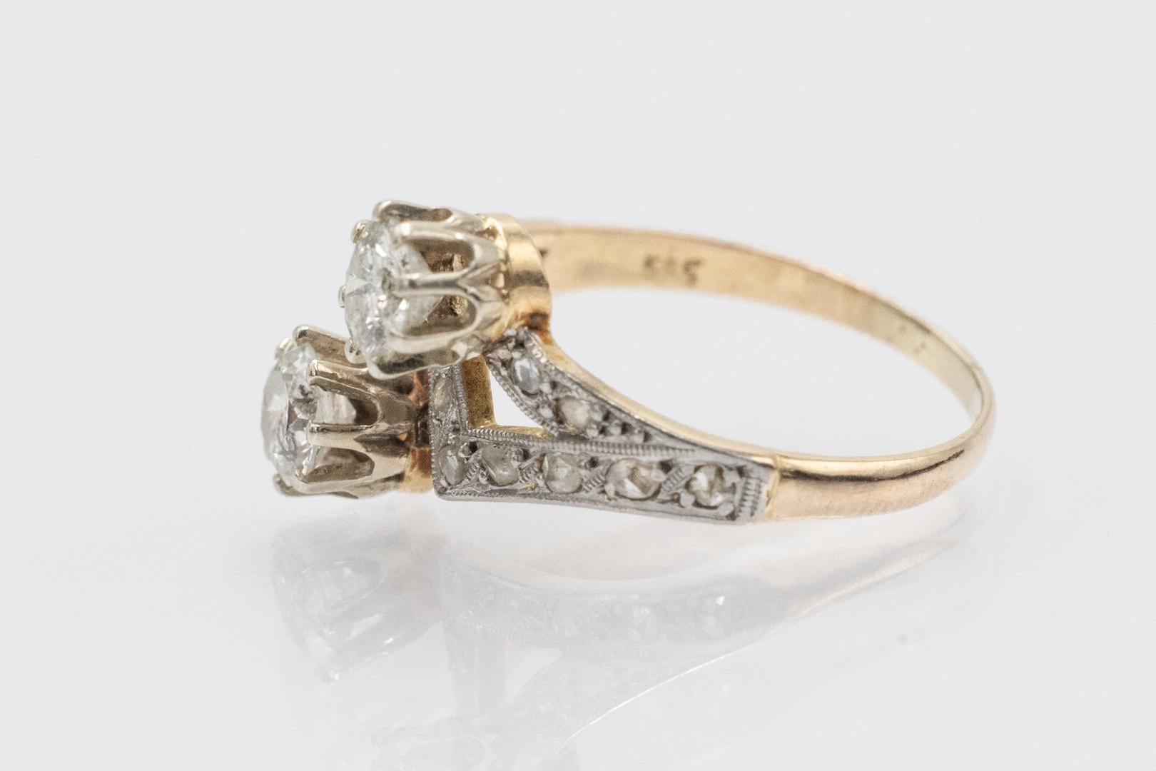 Bague Toi et Moi en or jaune et blanc avec diamants de taille brillant et rose 0.88. Pour femmes en vente