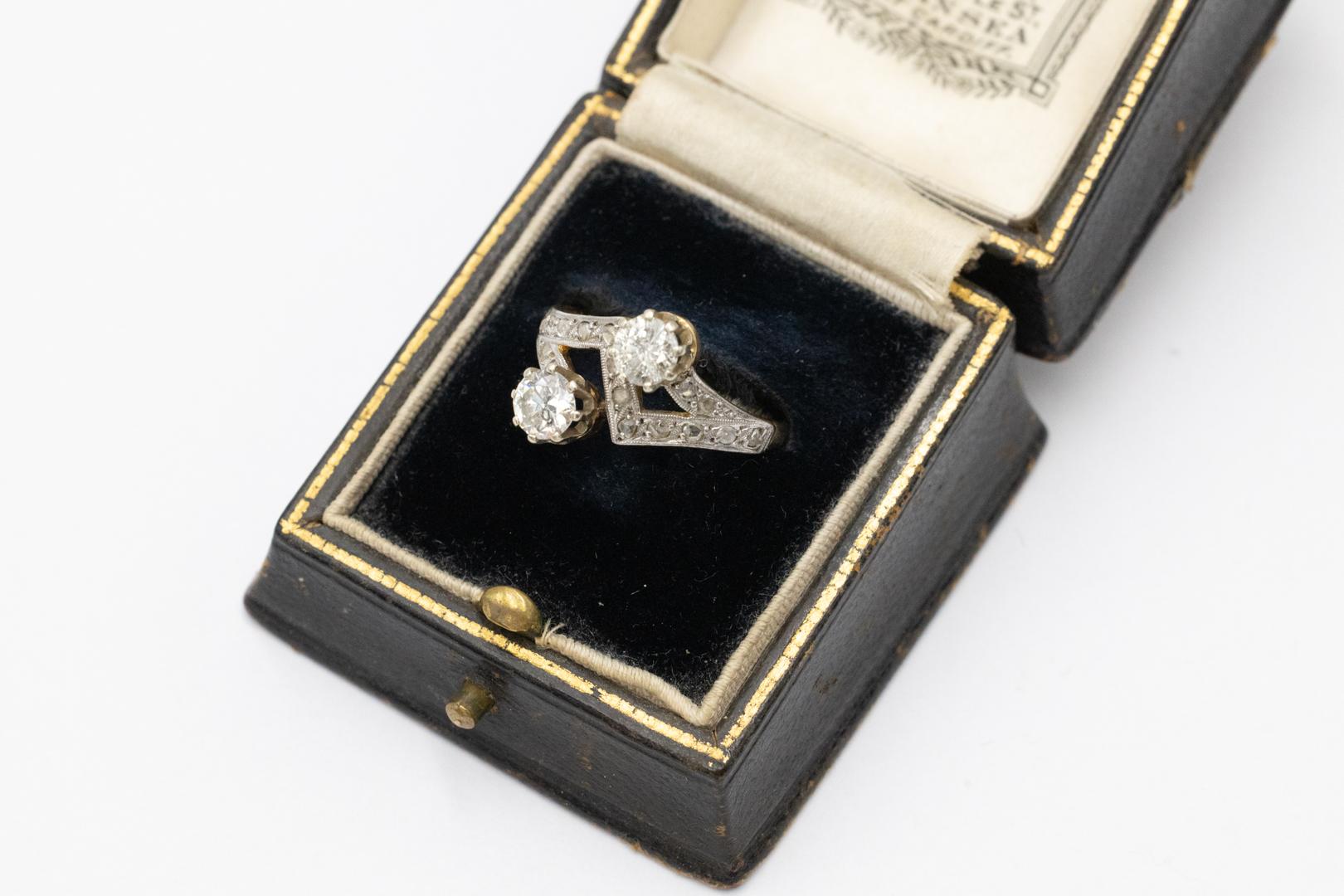 Bague Toi et Moi en or jaune et blanc avec diamants de taille brillant et rose 0.88. en vente 2