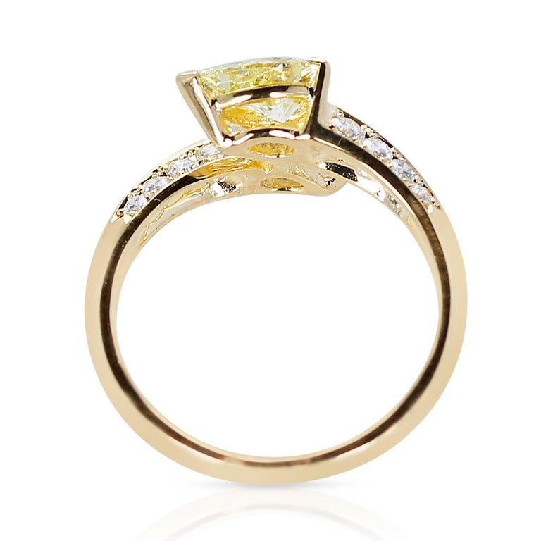 Toi Et Moi Yellow Diamond Double Pear-Shape Ring with White Round Diamonds, 18k In Excellent Condition For Sale In New York, NY