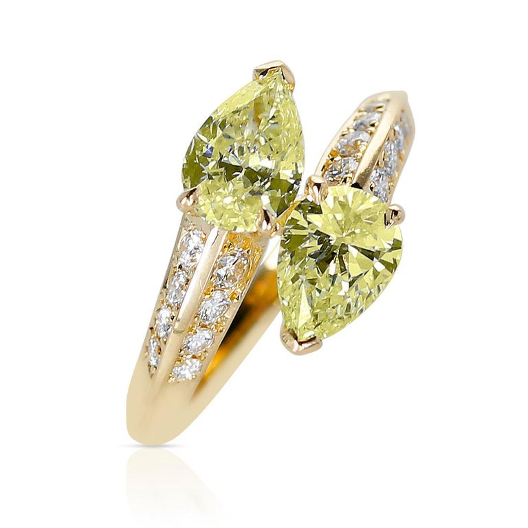 Women's or Men's Toi Et Moi Yellow Diamond Double Pear-Shape Ring with White Round Diamonds, 18k For Sale