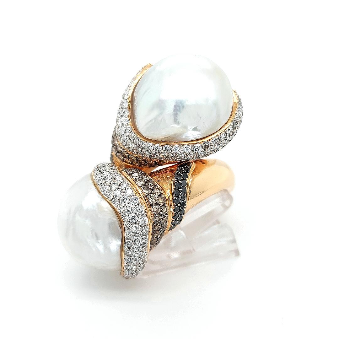 Moderne Grande bague Toi & Moi en perles des mers du Sud avec diamants blancs, noirs et bruns en vente
