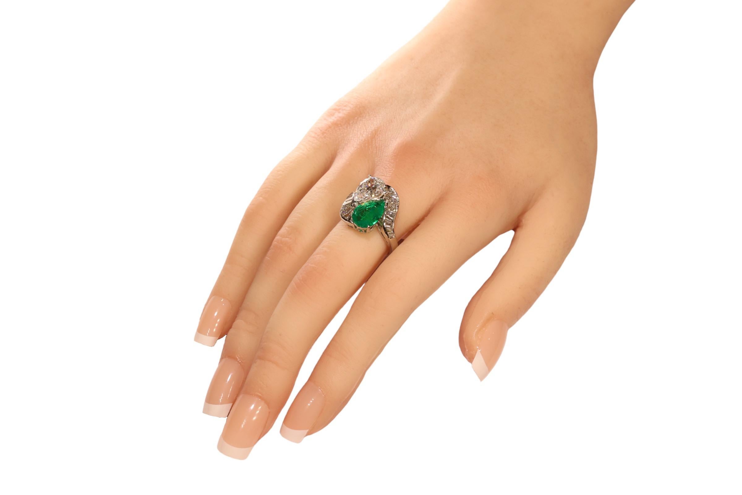 Women's Toi & Moi Platinum Ring 2.15ct, Pear Diamond & Emerald, Estate Sultan Oman For Sale