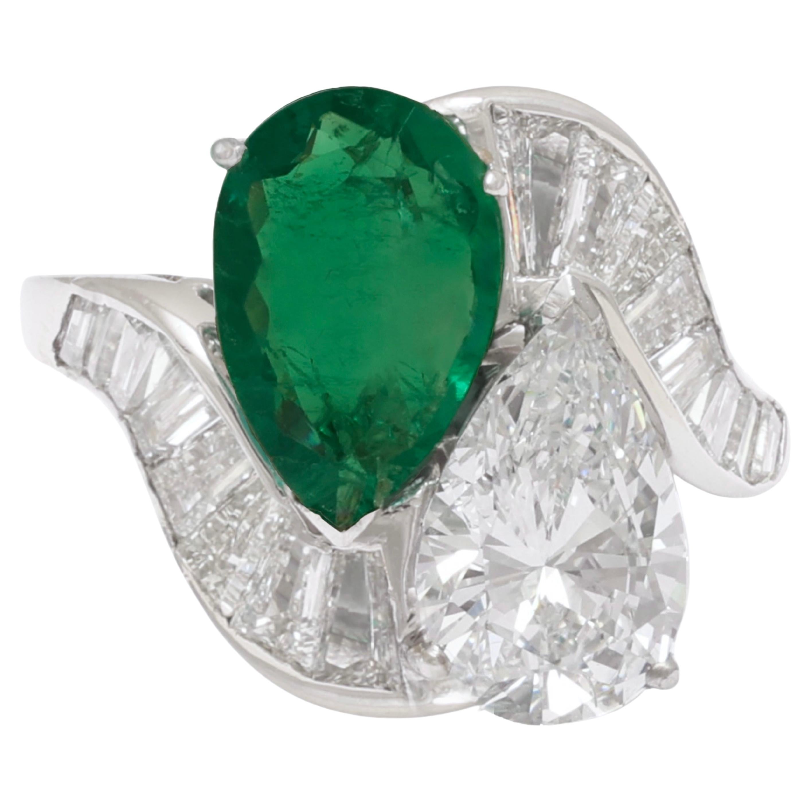 Toi & Moi Platinum Ring 2.15ct, Pear Diamond & Emerald, Estate Sultan Oman For Sale