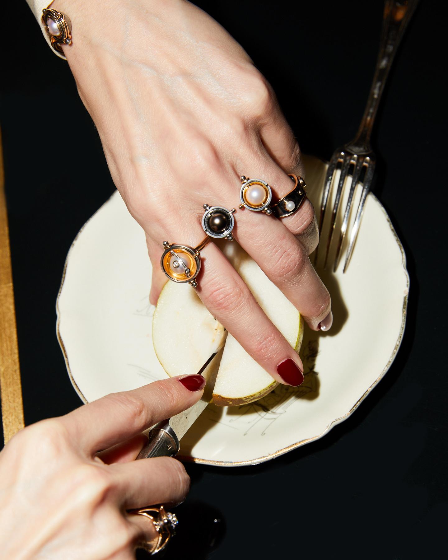 Neoclassical Diamonds Toi&Moi Tahitian and Akoya Pearls Ring in 18k gold by Elie Top