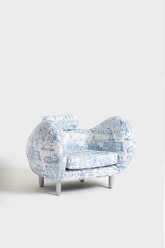 Sillón Toile de Jouy de cuero estampado y madera de Gianluca Cozzarolo