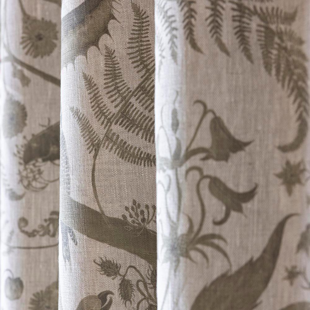 Toile Parakeets Wandteppich Botanical in Taupe im Angebot 1