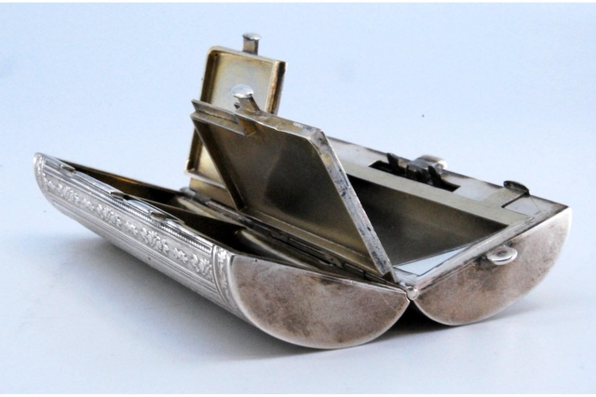 Silver Toiletry box in guilloche silver with mirror and three compartments For Sale