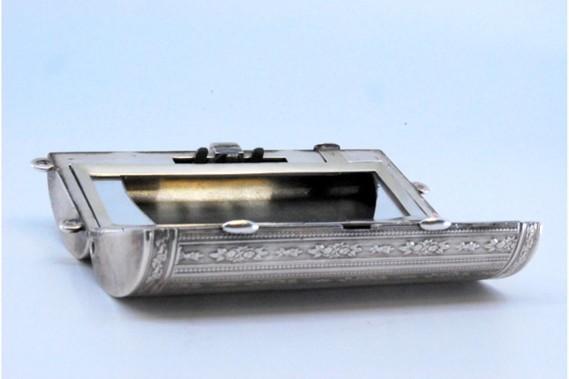 Toiletry box in guilloche silver with mirror and three compartments For Sale 2