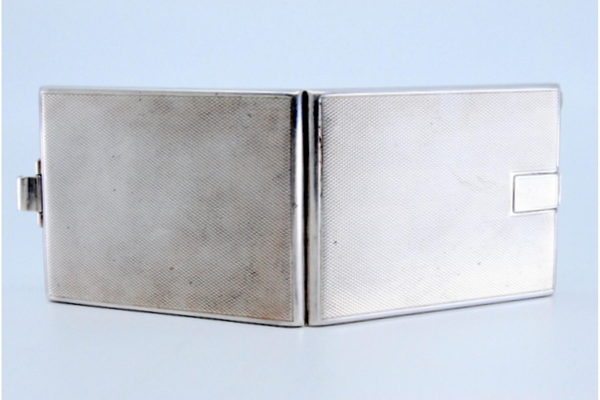 Toiletry box in guilloche silver with mirror inside For Sale 4