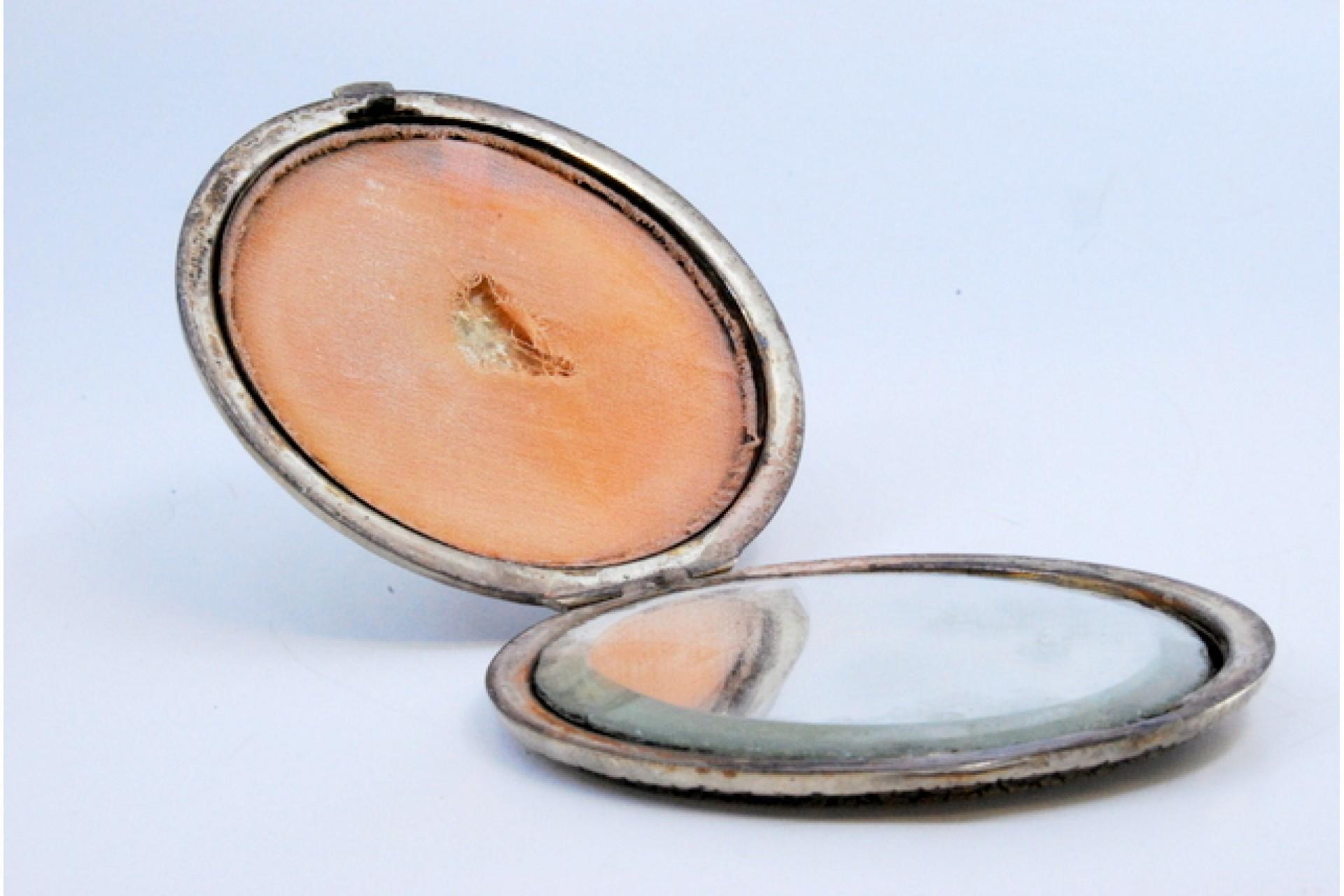 20th Century Toiletry box in silver guilloche on both sides with mirror inside For Sale