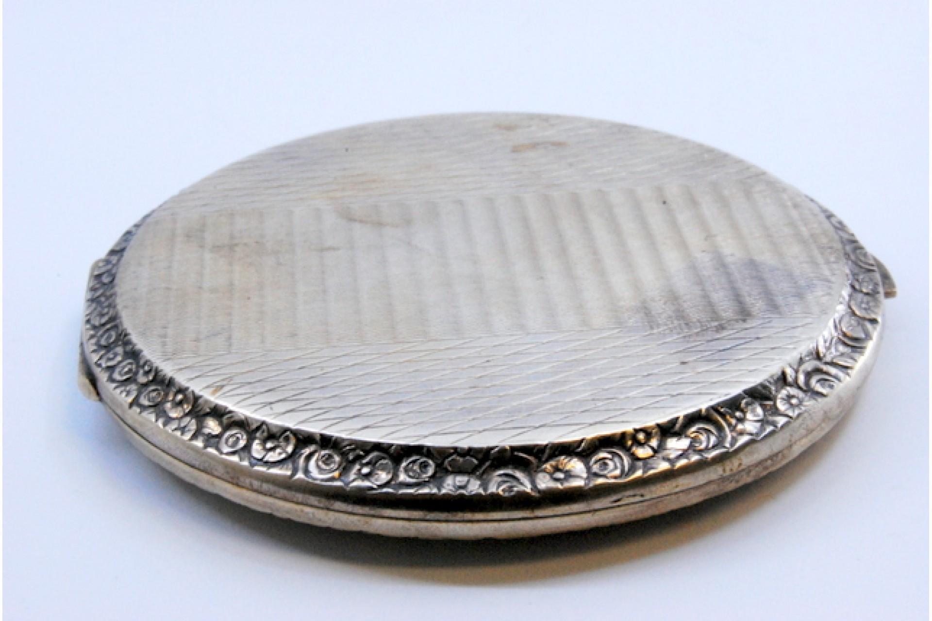 Toiletry box in silver guilloche on both sides with mirror inside For Sale 1