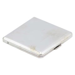 Toiletry box in smooth silver and square shape