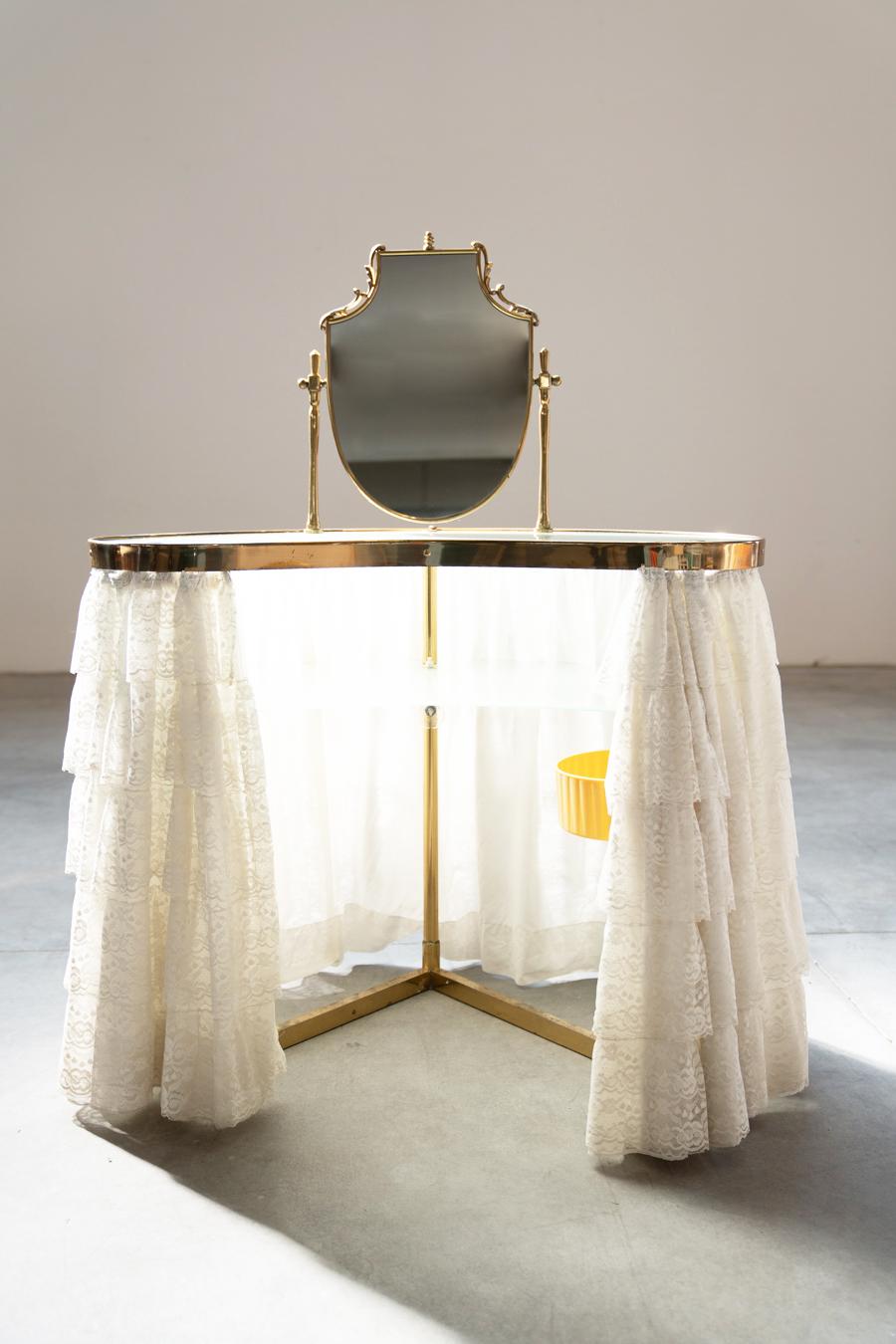 Bean toilet with mirror, brass, with curtain and with glass top '50s For Sale 5