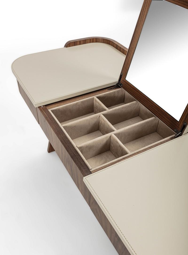 Moderno Toilette Shape moderna in Noce Canaletto con top in cuoio in vendita