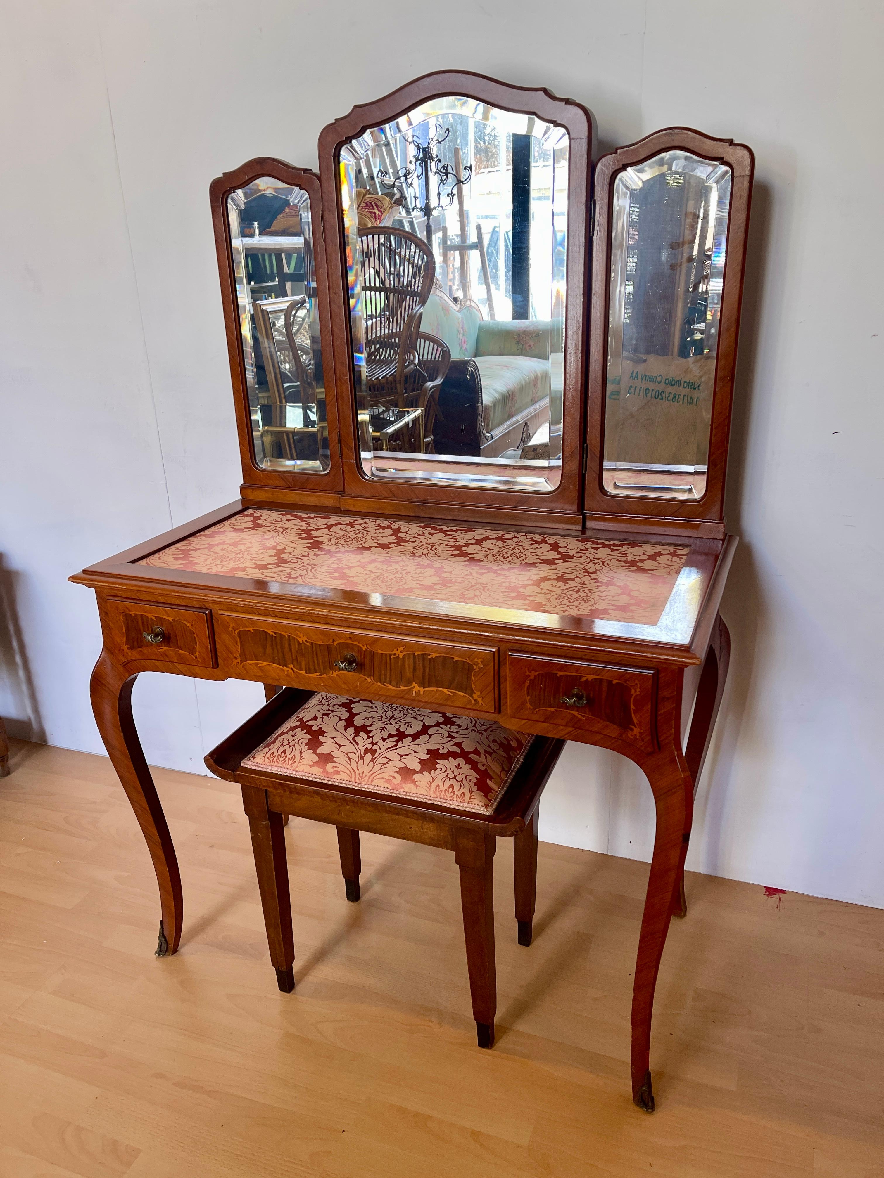 Vintage toilet with three mirrors and upholstered Italian stool from the 1980s For Sale 6