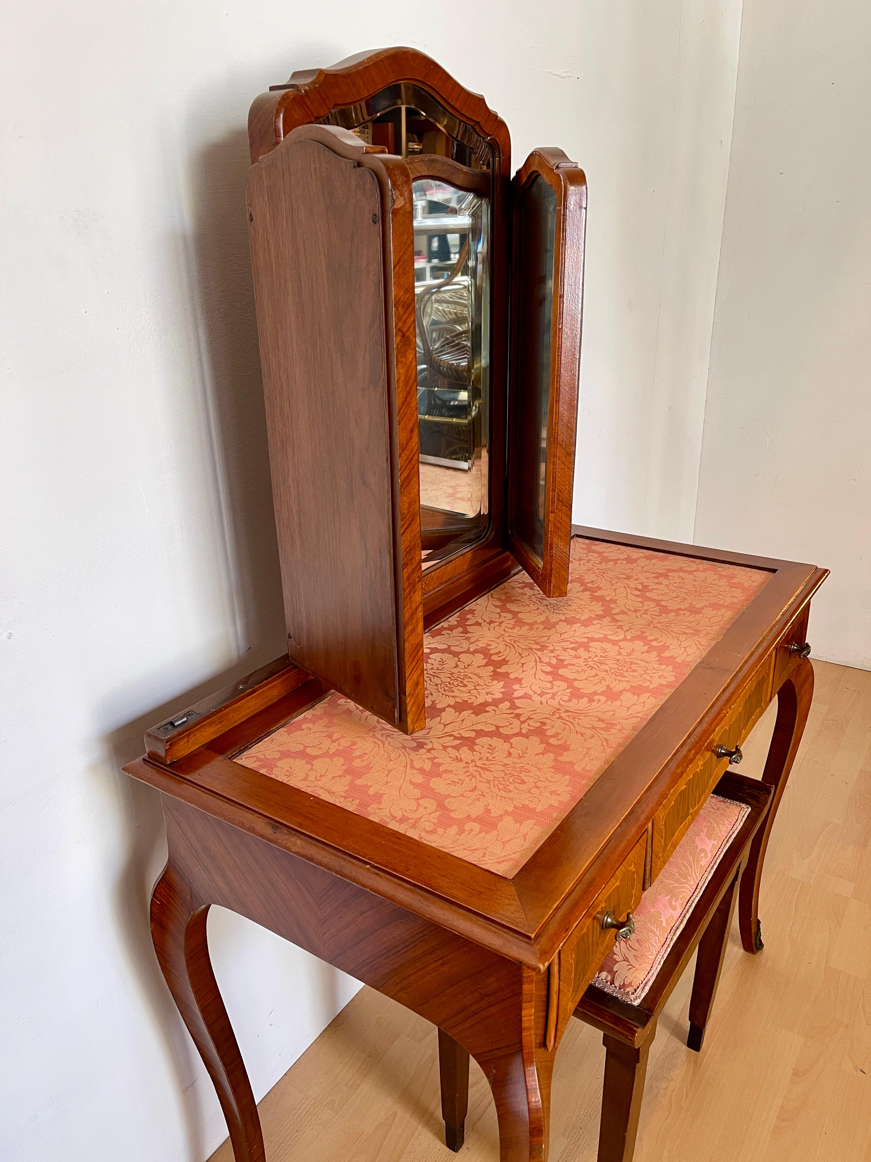 Vintage toilet with three mirrors and upholstered Italian stool from the 1980s For Sale 2